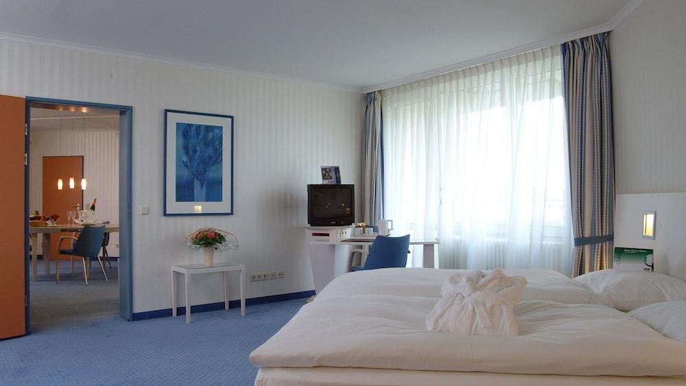 Holiday Inn Munich - South photo 2