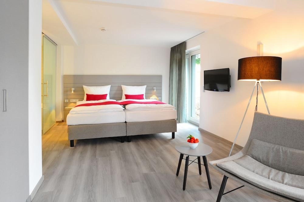 Schlosshotel Monrepos photo 1