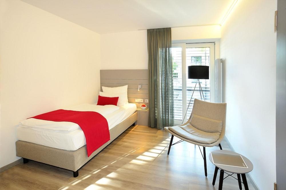 Schlosshotel Monrepos photo 2