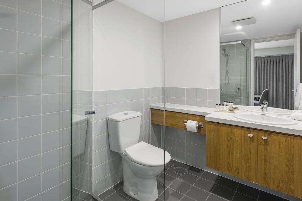 Oaks Adelaide Embassy Suites photo 2