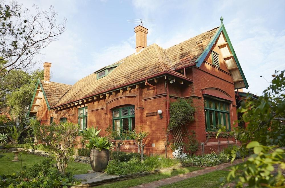 Buxton Manor photo 4