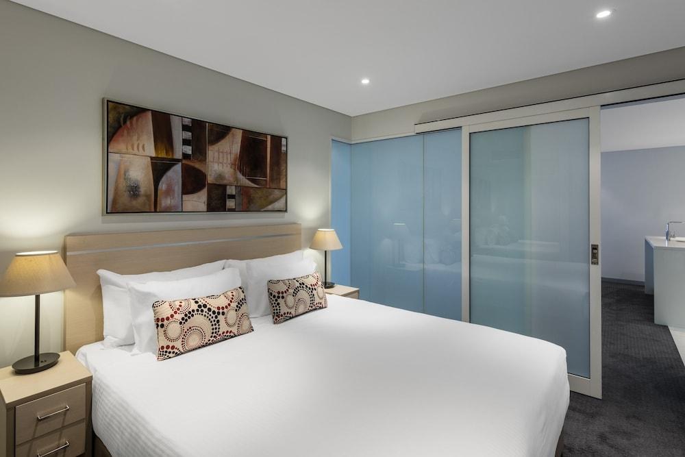 Oaks Adelaide Horizons Suites photo 2