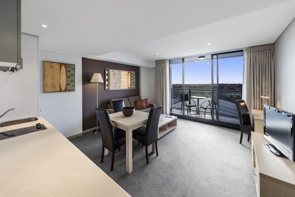 Oaks Adelaide Horizons Suites photo 3