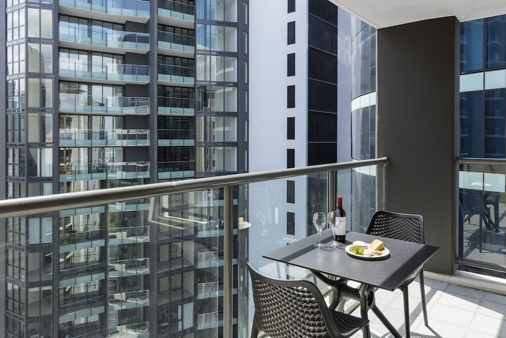 Oaks Brisbane Margaret Suites photo 2