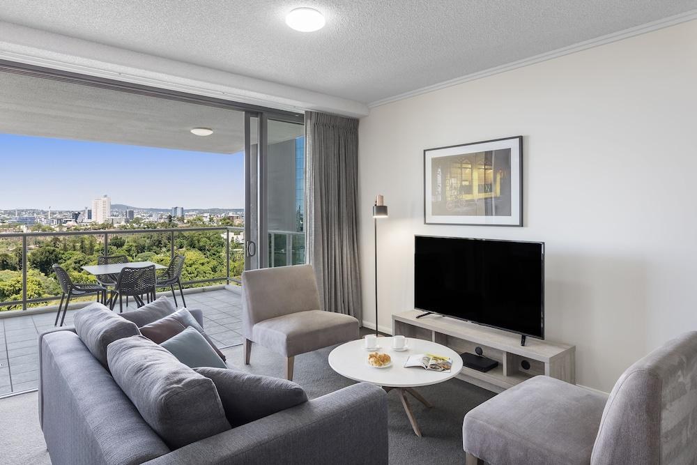 Oaks Brisbane Margaret Suites photo 4