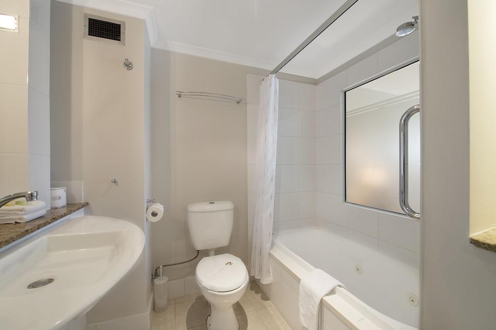 Quality Inn Airport Heritage photo 3