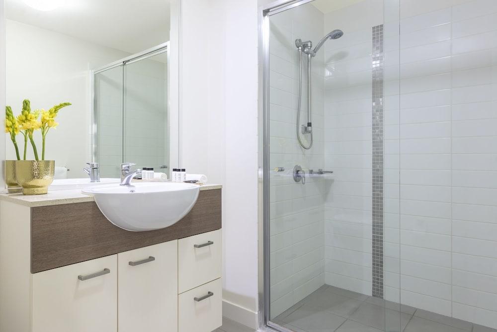 Oaks Brisbane Charlotte Suites photo 2