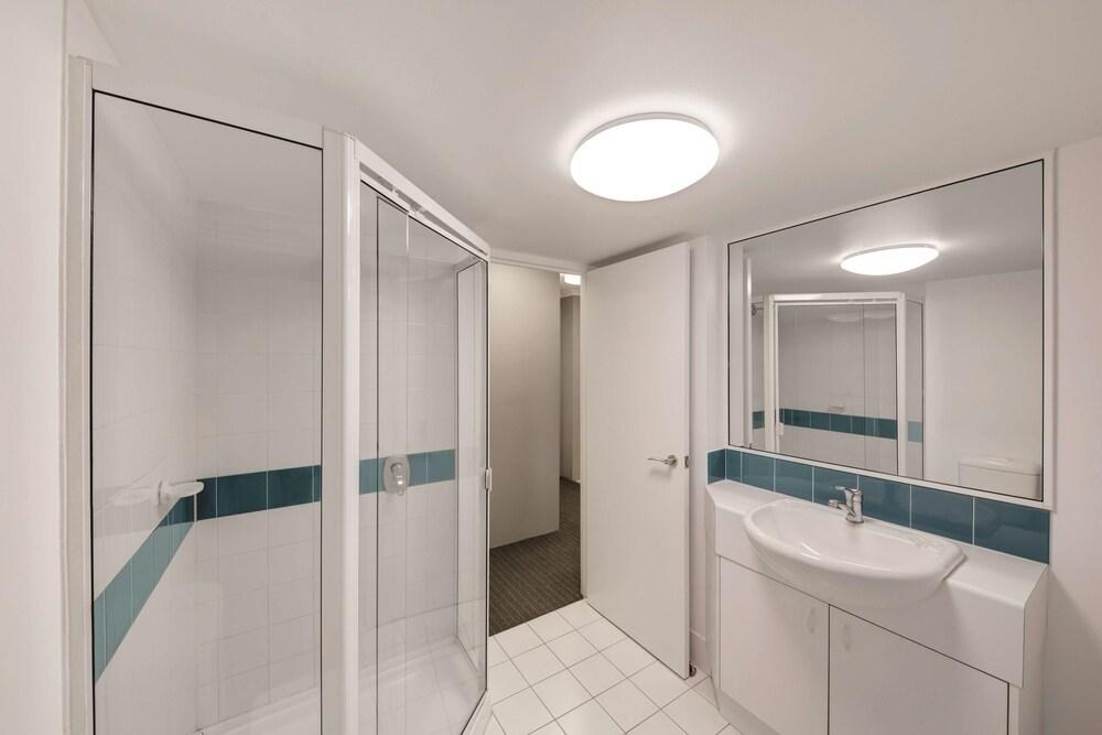 Adina Serviced Apartments Canberra James Court photo 2
