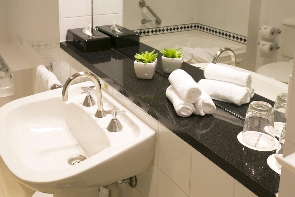 Crowne Plaza Canberra photo 2