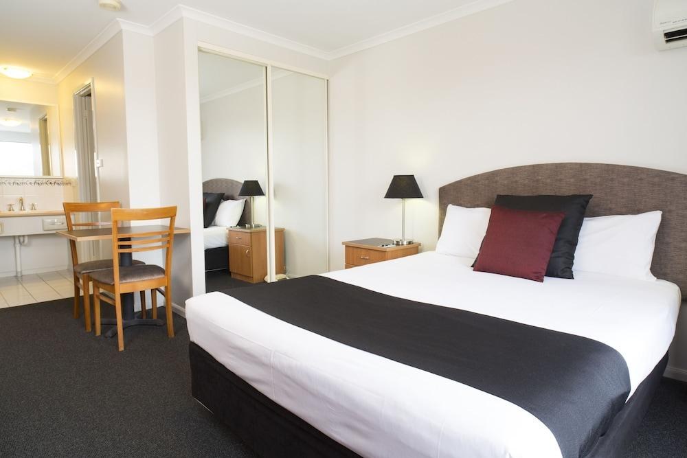 Alpha Hotel Canberra photo 2