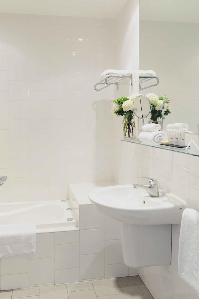 Saint Kilda Beach Hotel photo 2