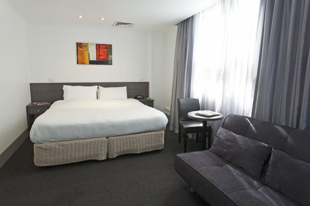 CAUSEWAY INN ON THE MALL photo 1