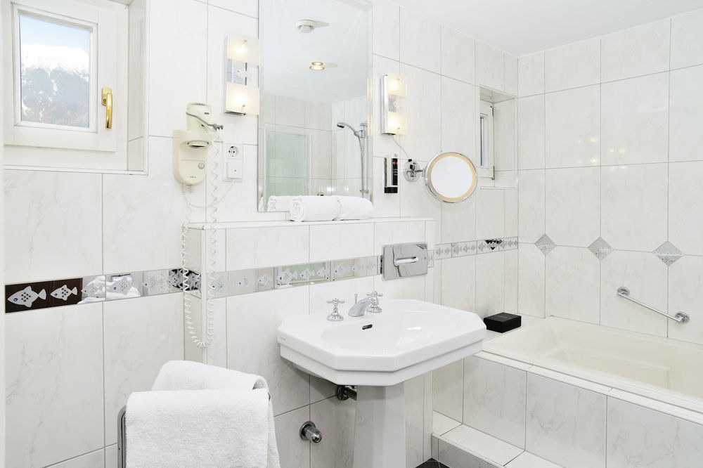 Hotel Schwarzer Adler Innsbruck photo 1