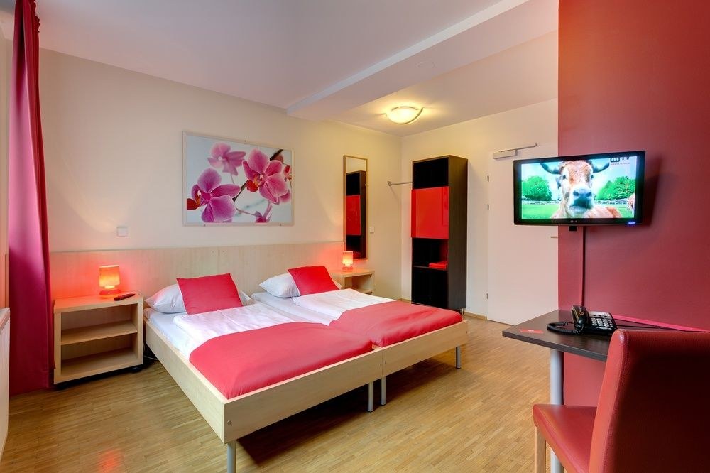 MEININGER HOTEL VIENNA CENTRAL STATION photo 1