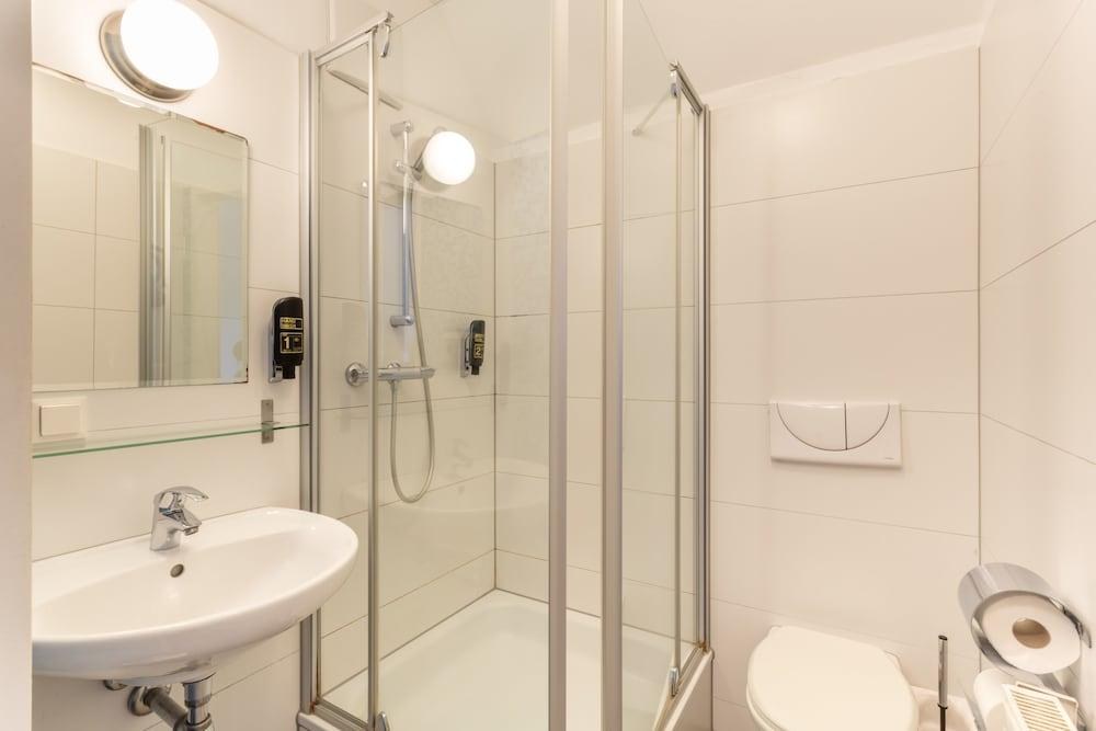 MEININGER HOTEL VIENNA CENTRAL STATION photo 3