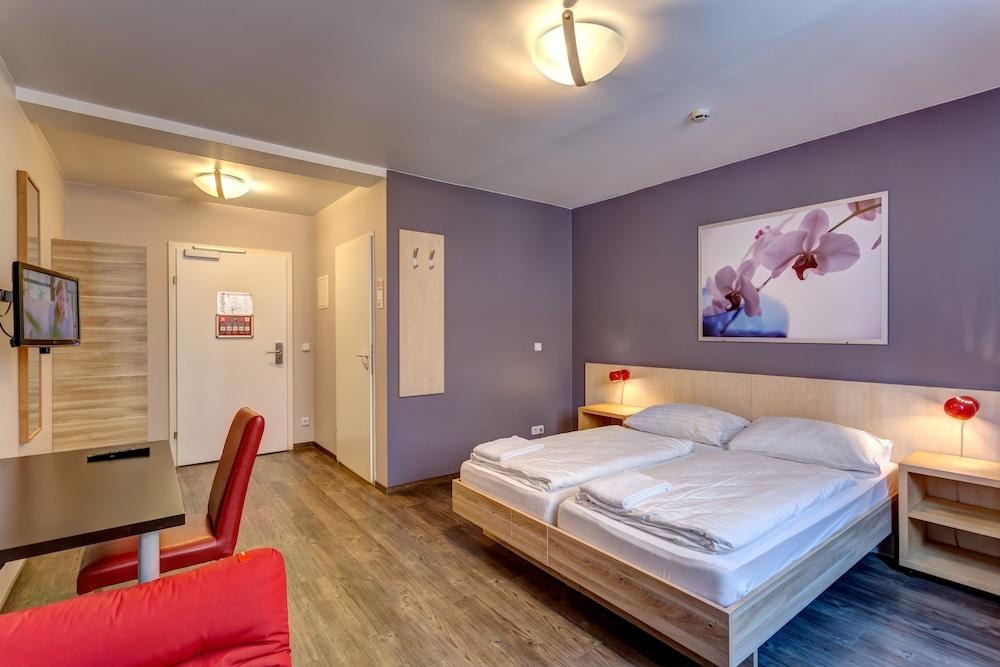 MEININGER HOTEL VIENNA CENTRAL STATION photo 4