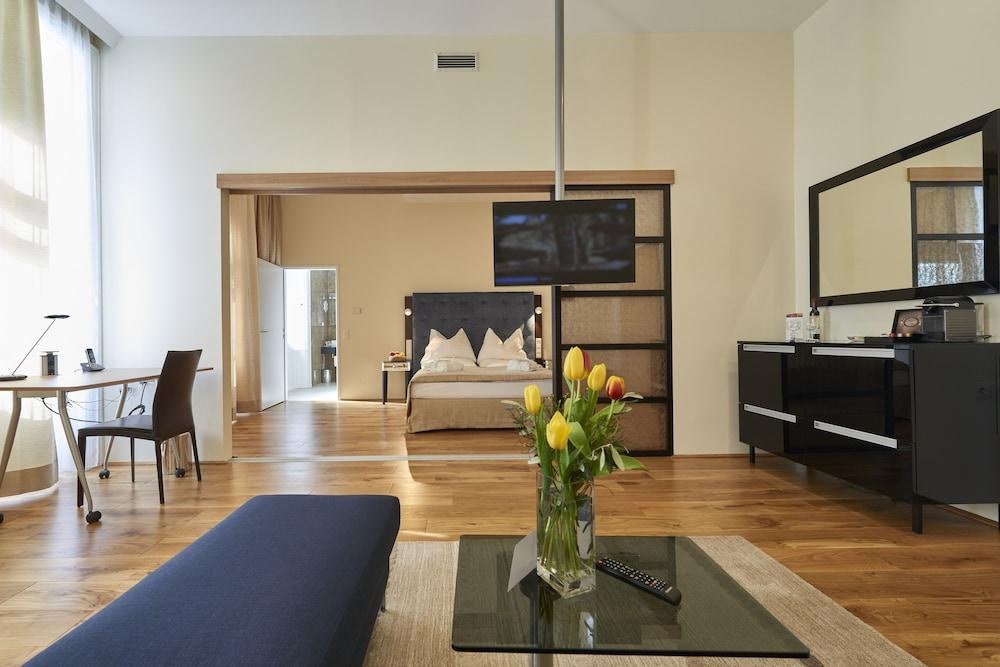 HiLight Suites Hotel photo 2