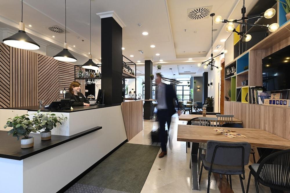 Holiday Inn Brussels Schuman photo 2