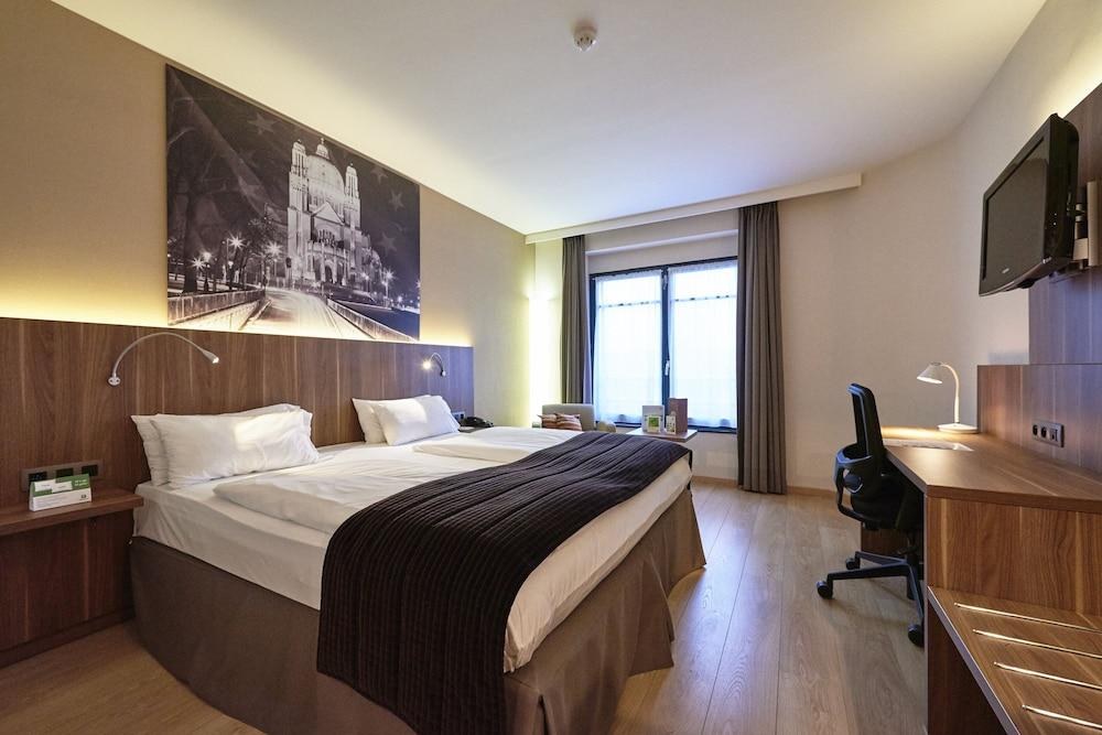 Holiday Inn Brussels Schuman photo 3