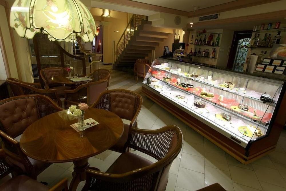 HOTEL MARIA LUISA photo 3