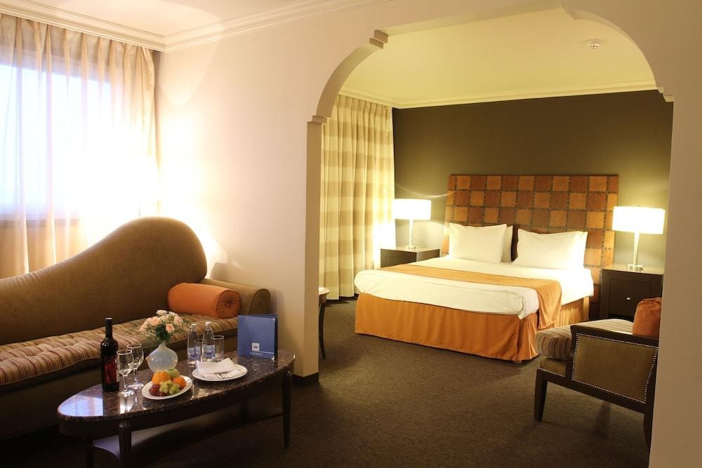 Ramada by Wyndham Sofia City Center photo 2