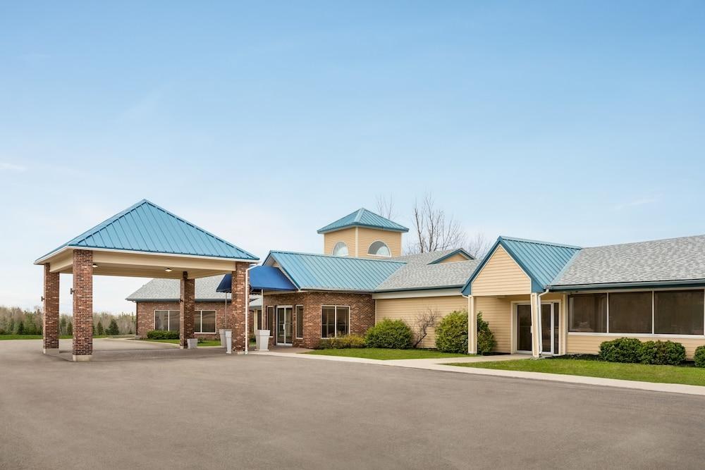 Days Inn & Suites by Wyndham Moncton photo 2