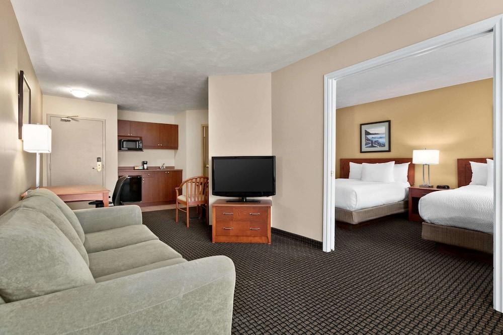 Days Inn & Suites by Wyndham Moncton photo 3