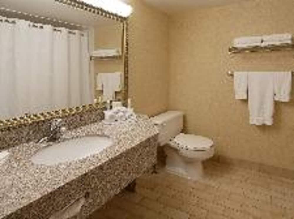 Holiday Inn Express Toronto East - Scarborough photo 3