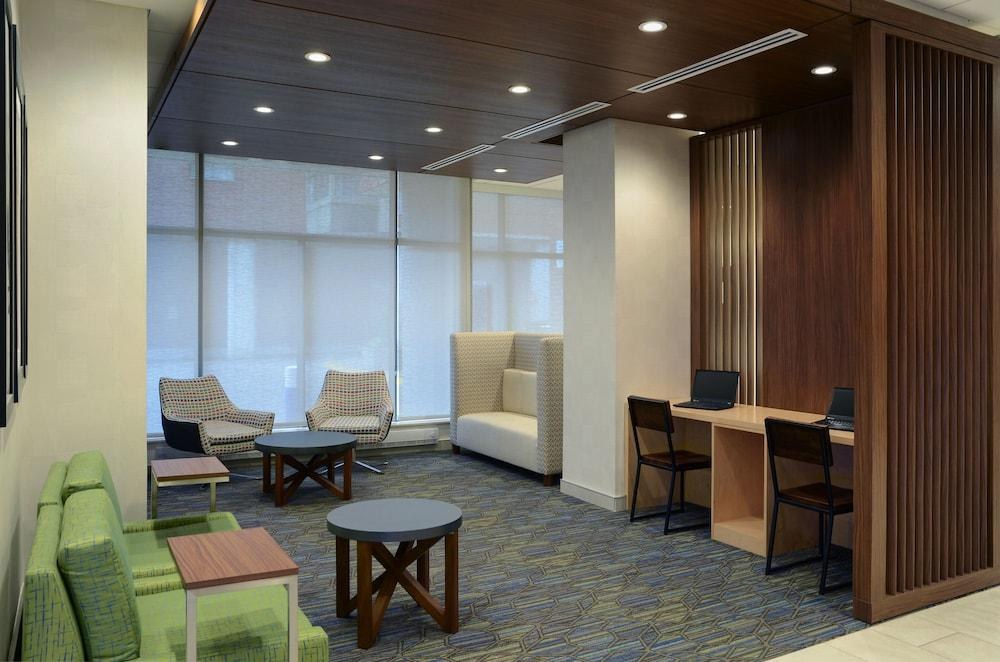 Holiday Inn Express Toronto Downtown photo 2