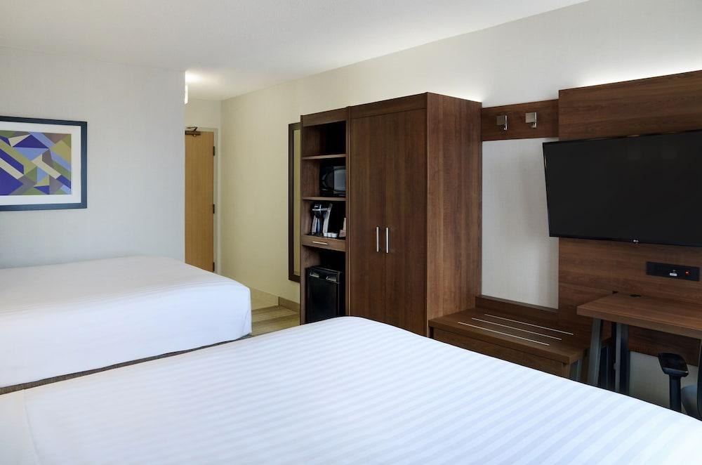 Holiday Inn Express Toronto Downtown photo 3