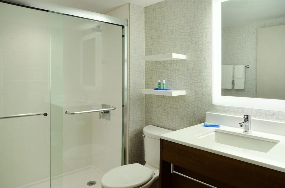 Holiday Inn Express Toronto Downtown photo 4