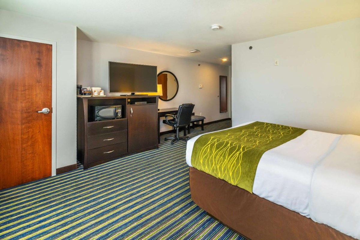 Comfort Inn & Suites photo 3