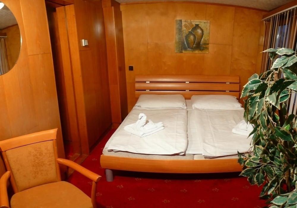 Botel Albatros photo 3