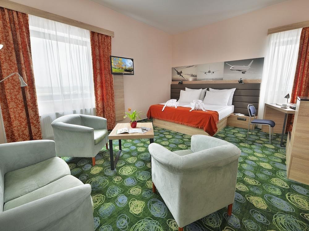 Ramada Airport Prague photo 3