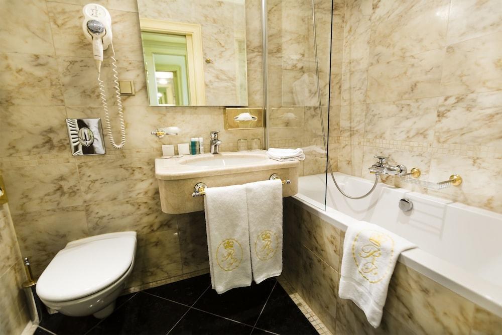 Luxury Family Hotel Royal Palace photo 4
