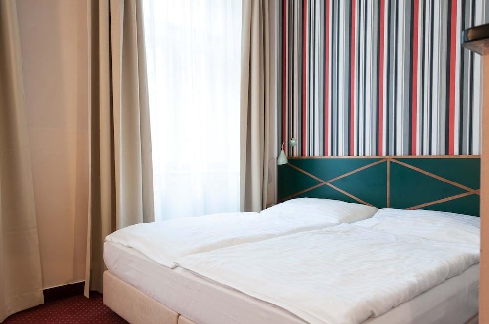 Hotel Mala Strana photo 2