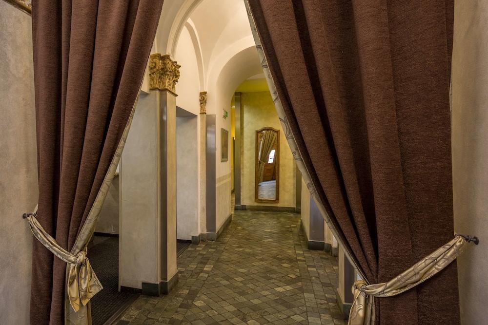 Superior Hotel photo 2