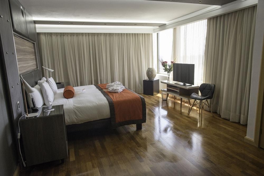 Boulevard Suites photo 3