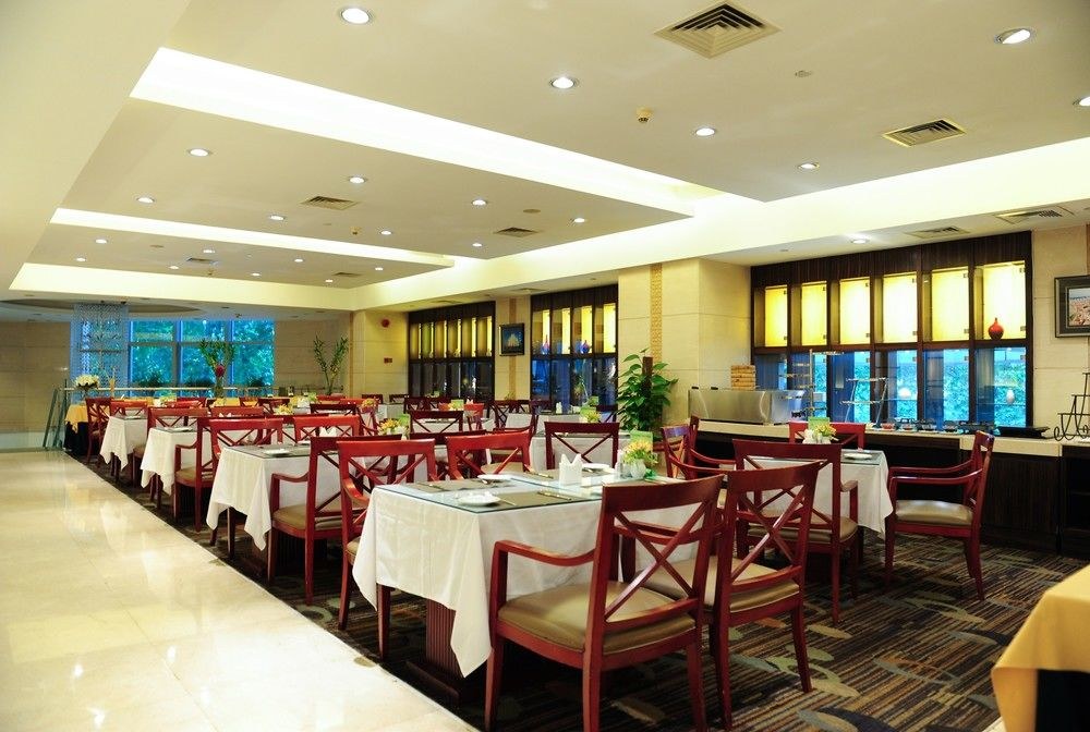 Howard Johnson Huaihai Hotel Shanghai photo 1