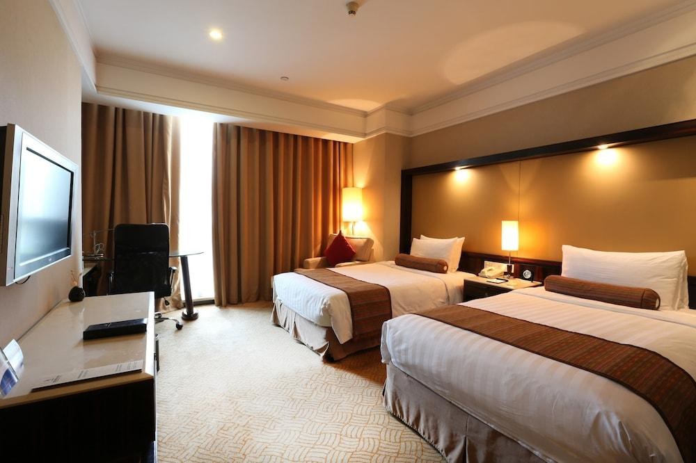 Howard Johnson Huaihai Hotel Shanghai photo 2