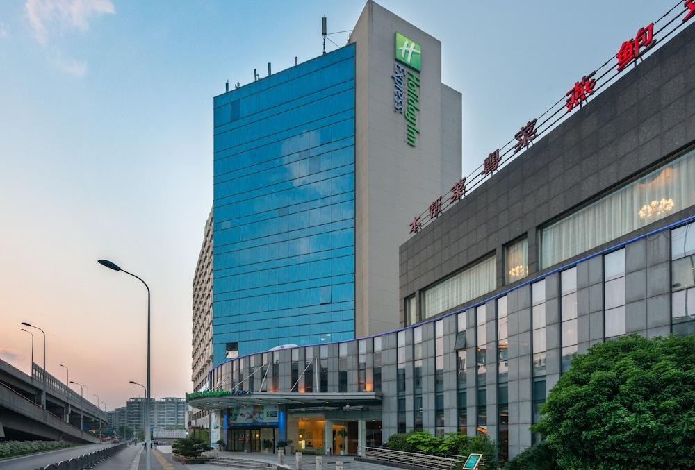 Holiday Inn Express Shanghai Jinqiao Central photo 2