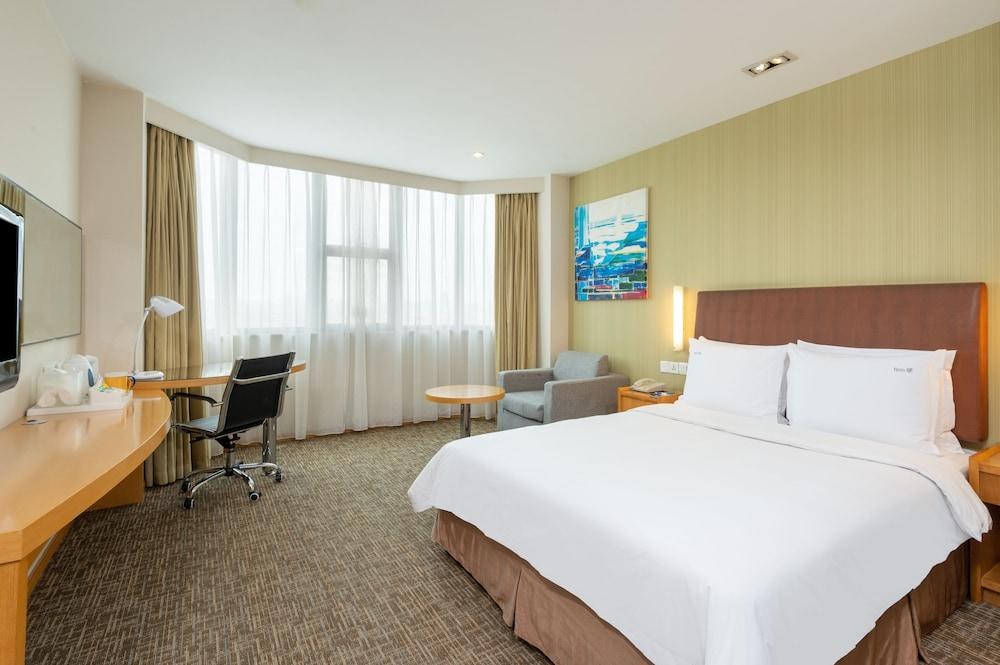 Holiday Inn Express Shanghai Jinqiao Central photo 3