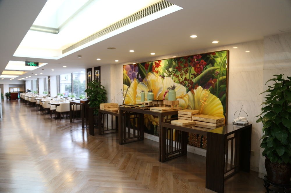 Broadway Mansions Hotel - Bund photo 1
