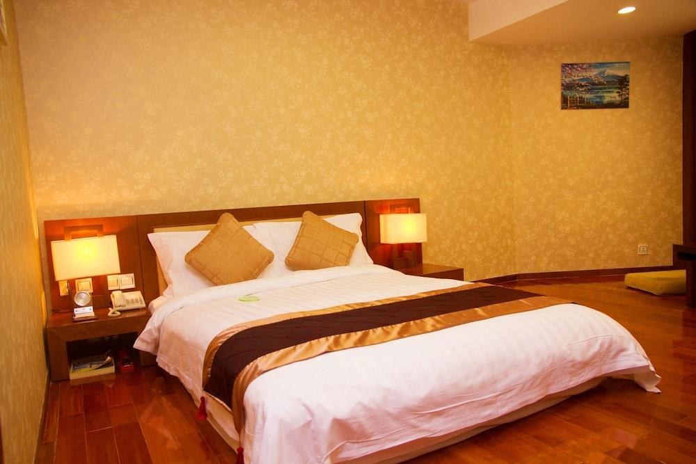 Century Plaza Hotel photo 3