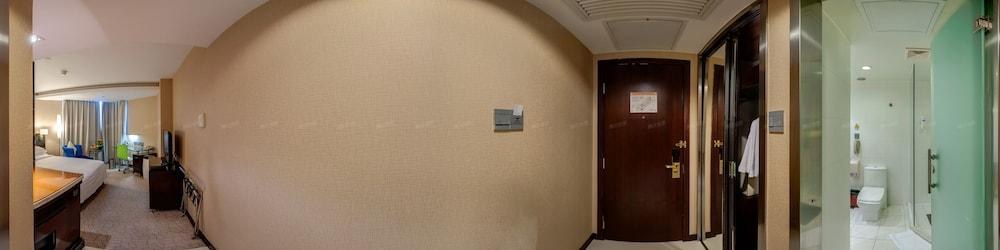 The Pavilion Century Tower Hotel photo 3