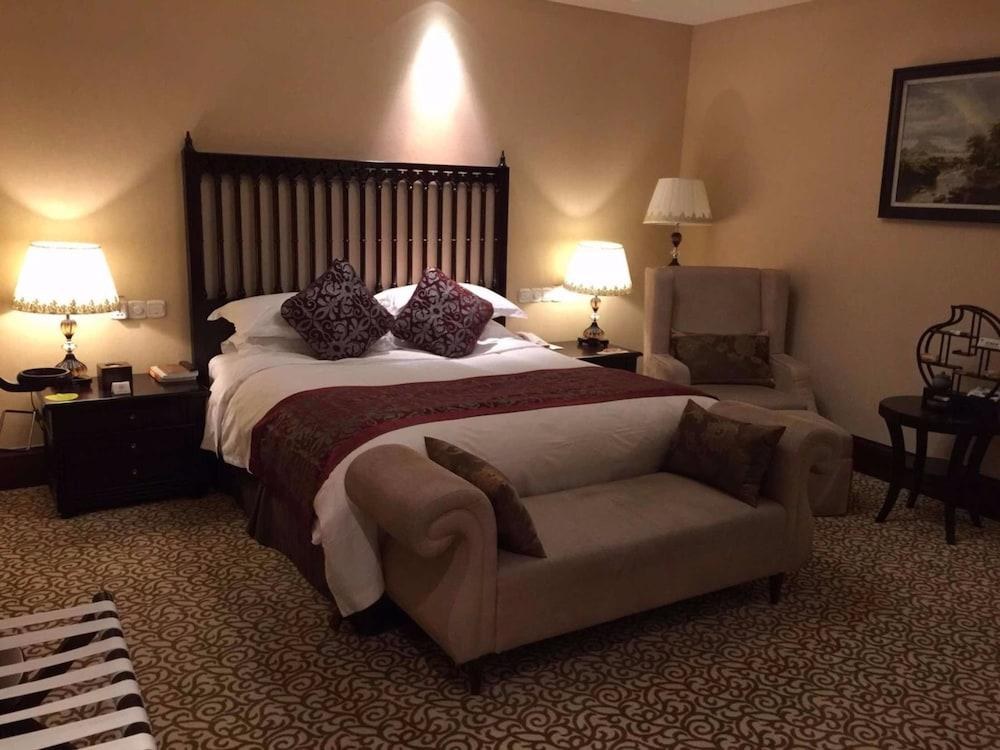 Garden Hotel photo 2