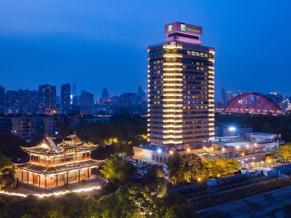 Holiday Inn Riverside Wuhan photo 4