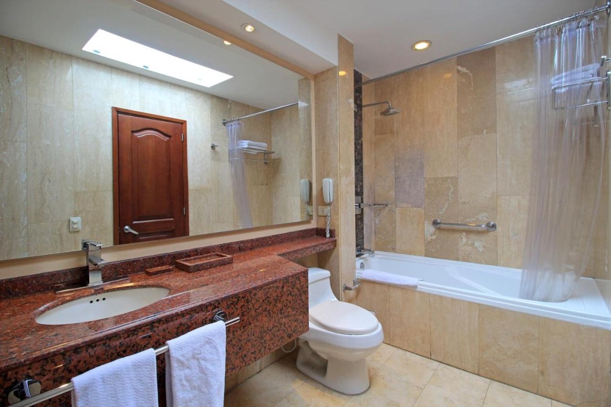 WINDSOR HOUSES INN photo 2