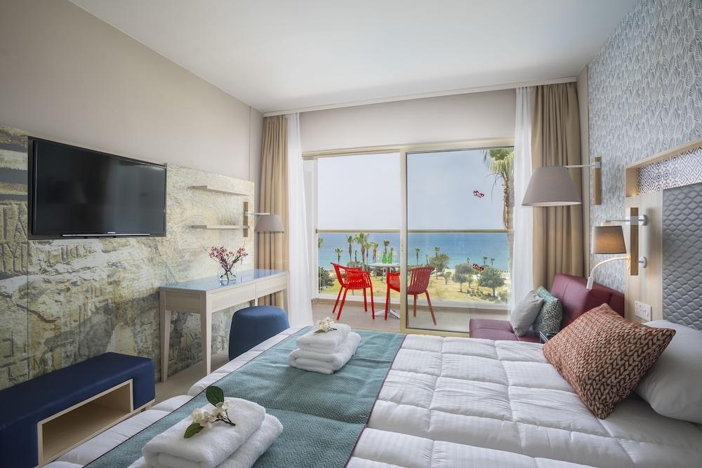 Leonardo Laura Beach And Splash Resort photo 4