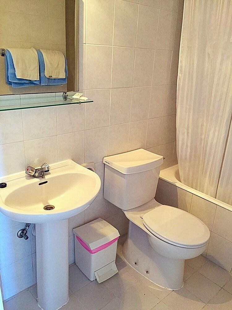 BLUE CRANE HOTEL APTS photo 2